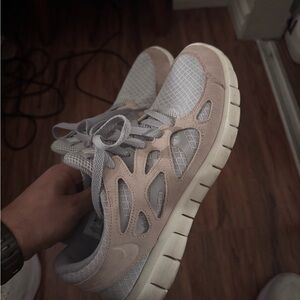 Nike Men's Athletic Shoes in Gray and Cream